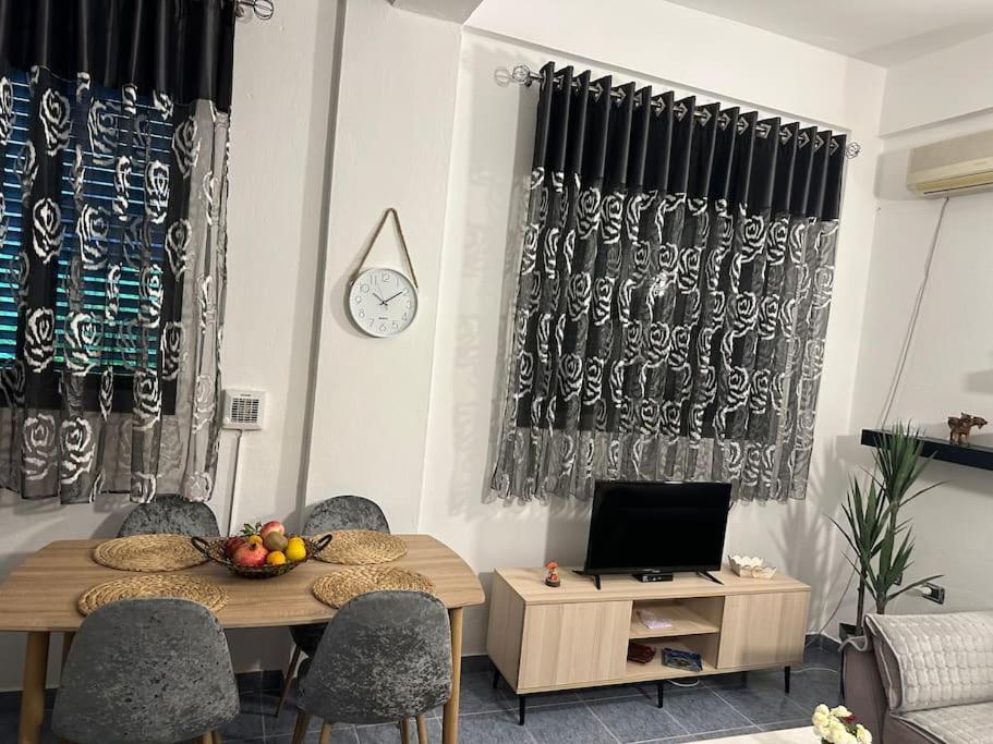Apartment Near The Centre Of 티라나 외부 사진