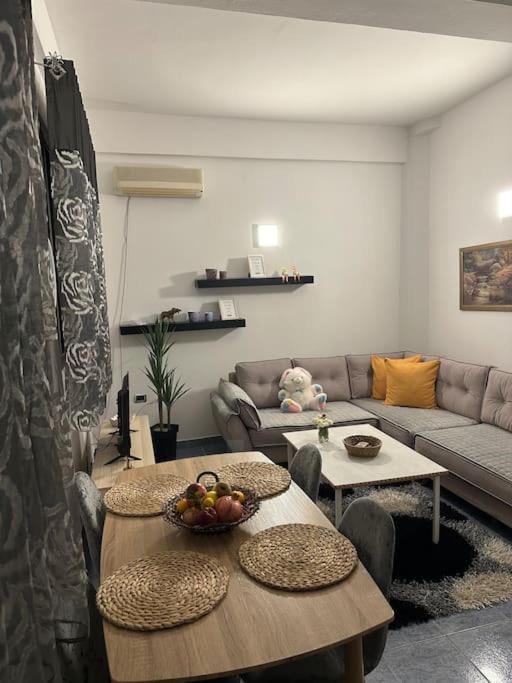 Apartment Near The Centre Of 티라나 외부 사진