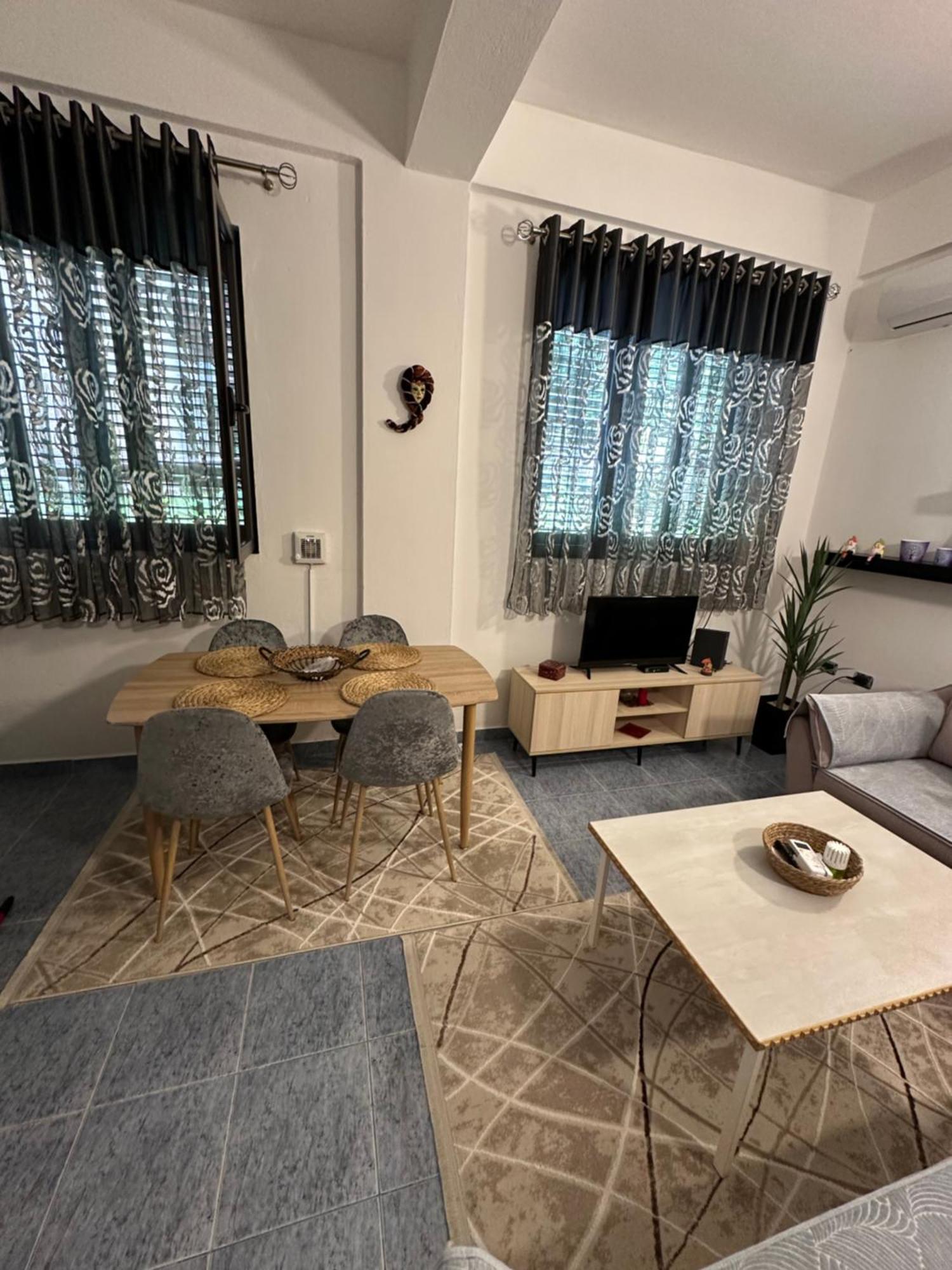 Apartment Near The Centre Of 티라나 외부 사진